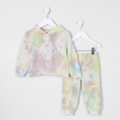 womens tie dye sweat outfit