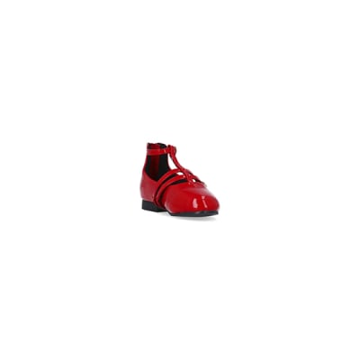360 degree animation of product Mini girls red buckle ballerina shoes frame-19