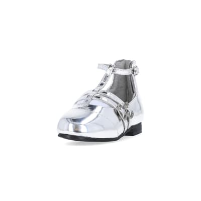 360 degree animation of product Mini girls silver buckle ballerina shoes frame-23