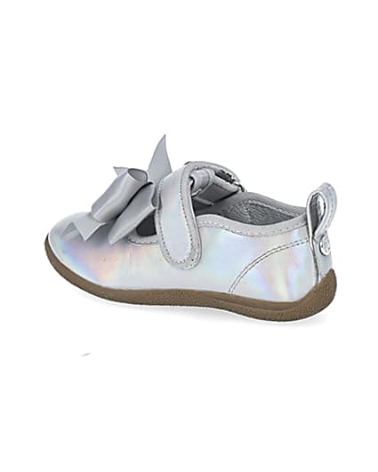 360 degree animation of product Mini girls silver tone metallic bow shoes frame-5