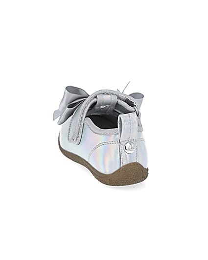 360 degree animation of product Mini girls silver tone metallic bow shoes frame-8