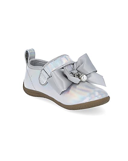 360 degree animation of product Mini girls silver tone metallic bow shoes frame-18