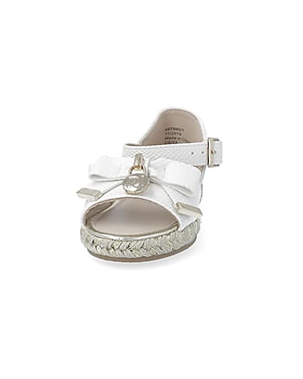 360 degree animation of product Mini girls white bow espadrille sandals frame-22