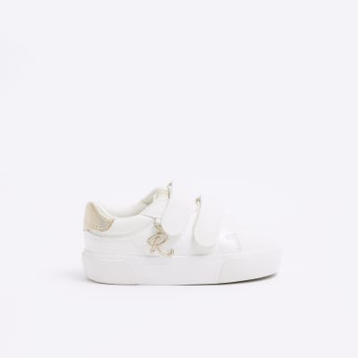 Mini girls white charm lace up trainers River Island