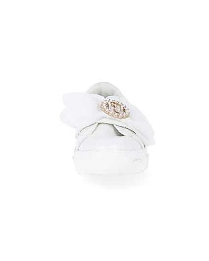 360 degree animation of product Mini girls white organza RI bow trainers frame-20