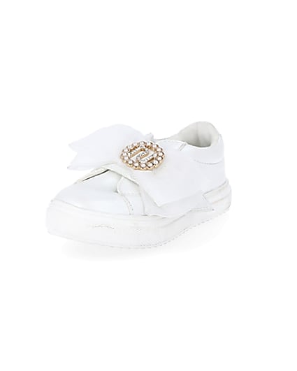 360 degree animation of product Mini girls white organza RI bow trainers frame-23