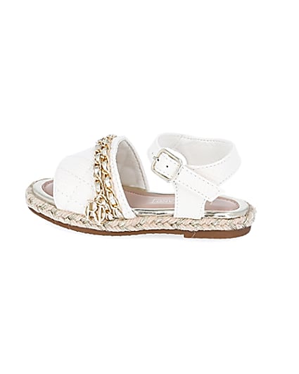 360 degree animation of product Mini girls white quilted chain sandals frame-4