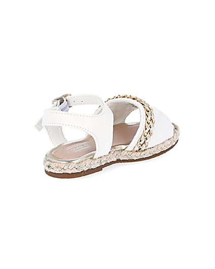 360 degree animation of product Mini girls white quilted chain sandals frame-12