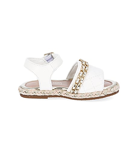 360 degree animation of product Mini girls white quilted chain sandals frame-15