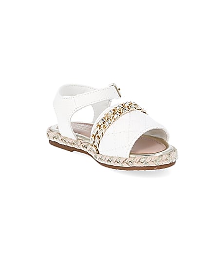 360 degree animation of product Mini girls white quilted chain sandals frame-18