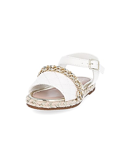 360 degree animation of product Mini girls white quilted chain sandals frame-23