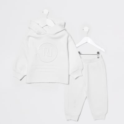white joggers outfit