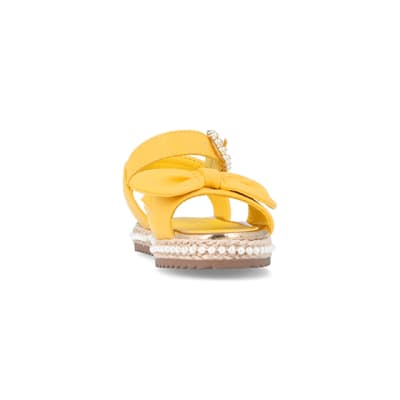 360 degree animation of product Mini Girls Yellow Pearl Embellished Sandals frame-20