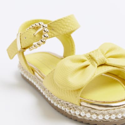 Mini Girls Yellow Pearl Embellished Sandals