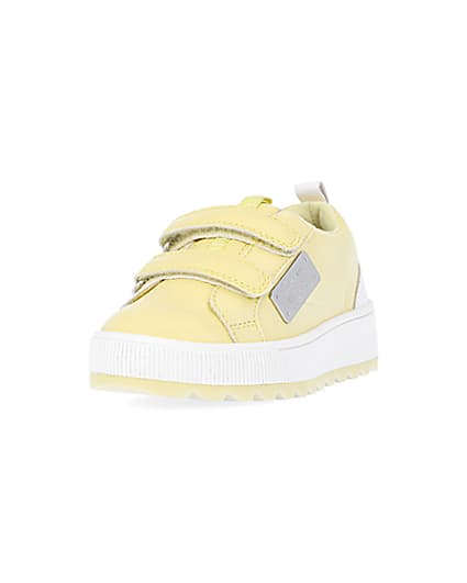 360 degree animation of product Mini girls Yellow Quilted velcro trainers frame-23