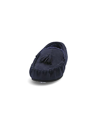 360 degree animation of product Navy faux fur lined moccasin slippers frame-22
