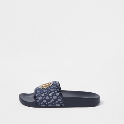 sandals with big toe strap