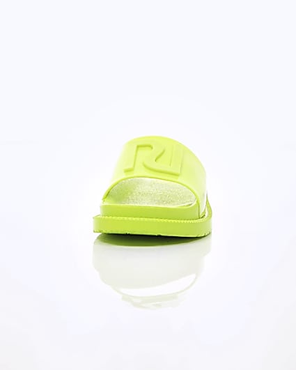360 degree animation of product Neon green RI jelly sliders frame-3