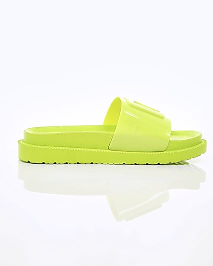 360 degree animation of product Neon green RI jelly sliders frame-10