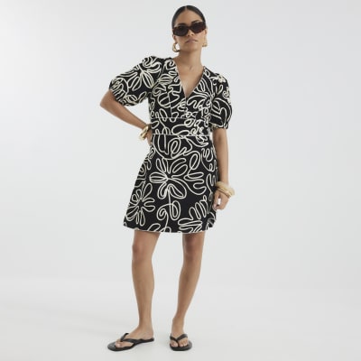 Petite Black Short Sleeve Floral Mini Dress