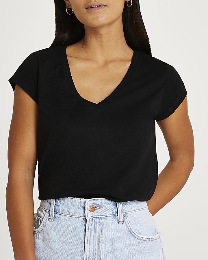 Petite black short sleeve v-neck t-shirt