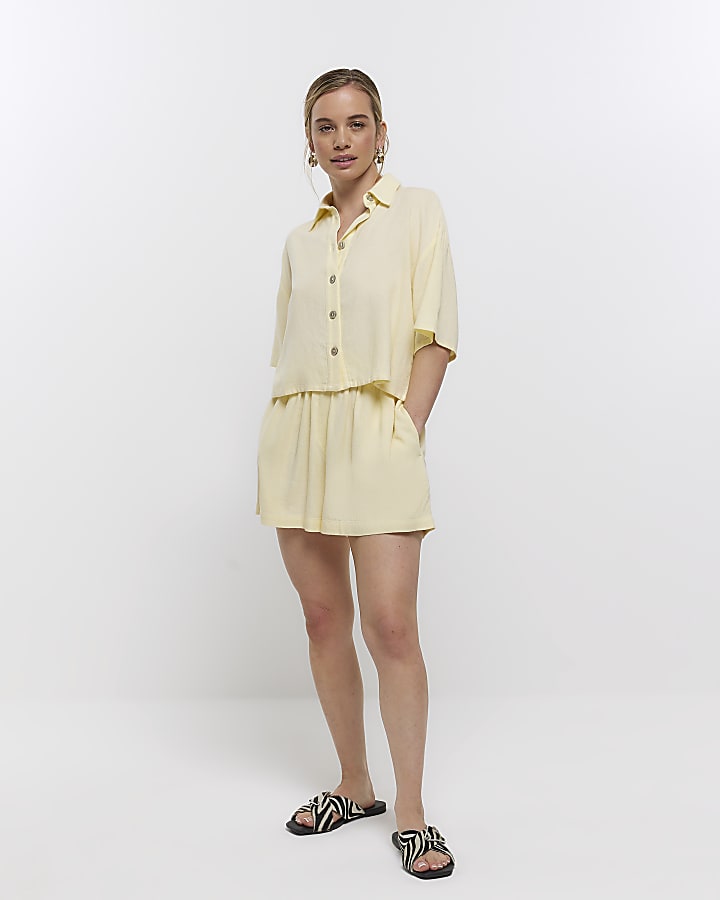 Petite yellow shorts with linen