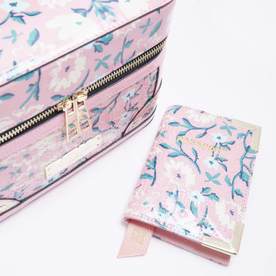 Pink floral travel bag set