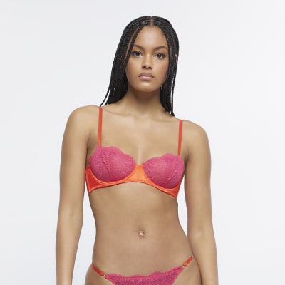 https://images.riverisland.com/is/image/RiverIsland/pink-lace-bra_757475_main