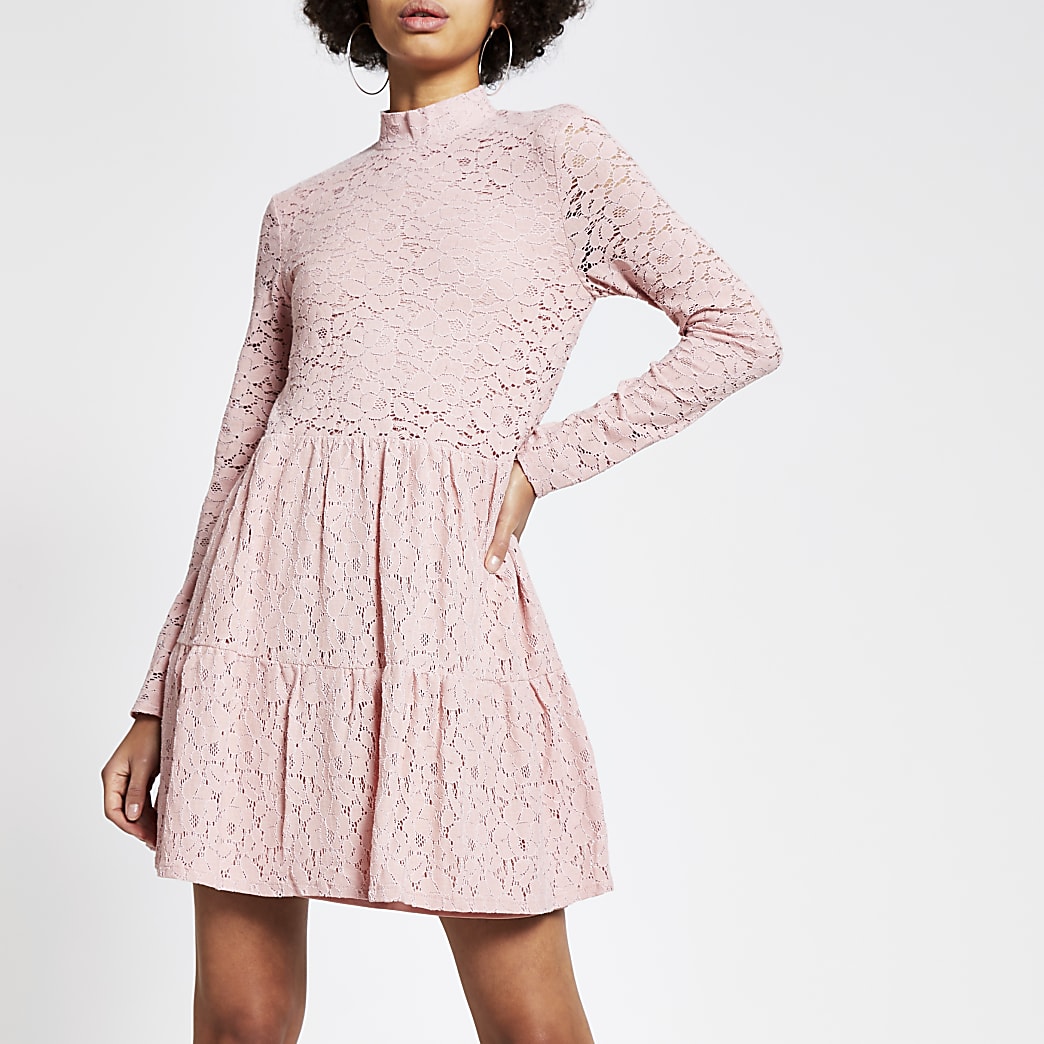Spiksplinternieuw Roze hoogsluitende gesmokte mini-jurk met kant | River Island BE-42
