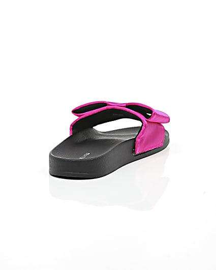 360 degree animation of product Pink satin bow sliders frame-14