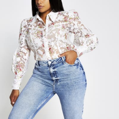 white long sleeve fitted top