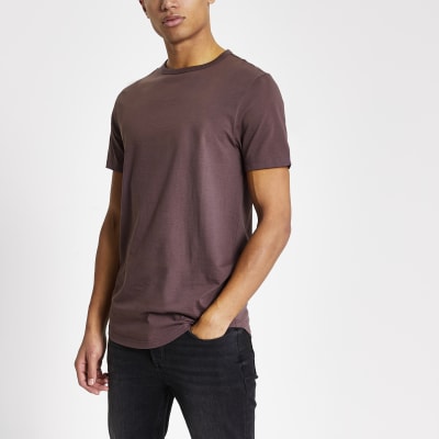 muscle fit curved hem shirt
