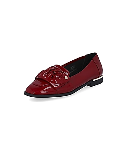 360 degree animation of product Red faux leather bow loafers frame-0