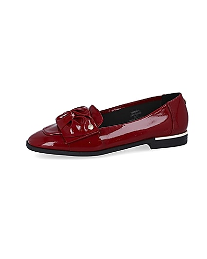360 degree animation of product Red faux leather bow loafers frame-2