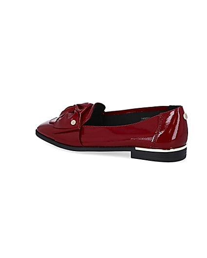 360 degree animation of product Red faux leather bow loafers frame-5