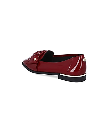 360 degree animation of product Red faux leather bow loafers frame-6