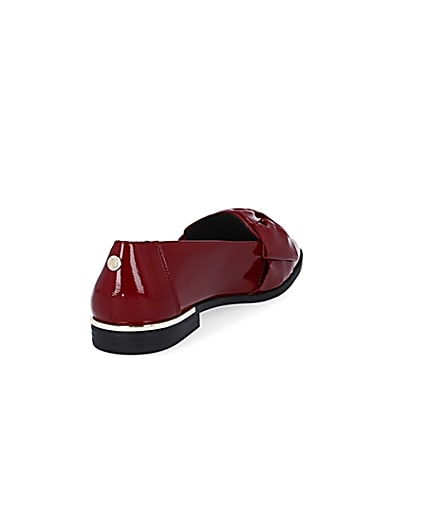 360 degree animation of product Red faux leather bow loafers frame-11