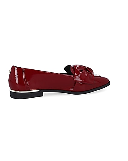 360 degree animation of product Red faux leather bow loafers frame-14