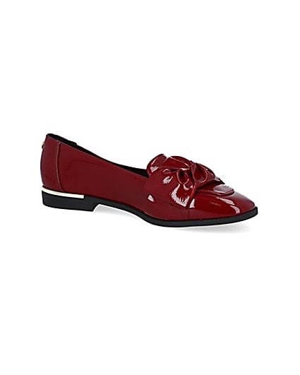 360 degree animation of product Red faux leather bow loafers frame-17