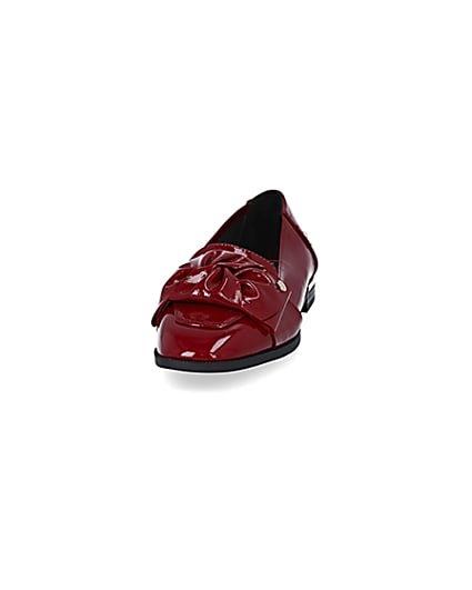 360 degree animation of product Red faux leather bow loafers frame-22