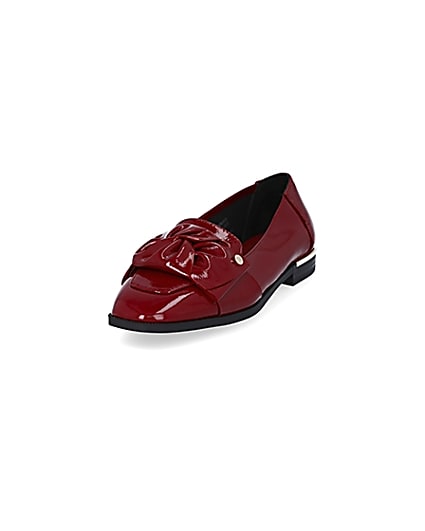 360 degree animation of product Red faux leather bow loafers frame-23