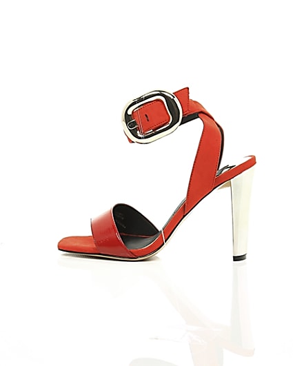 360 degree animation of product Red oversized gold tone buckle sandal frame-21