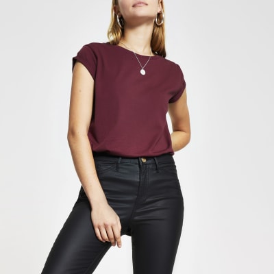 Red short turn back sleeve t-shirt