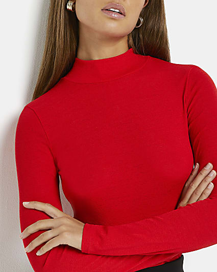 Red turtle neck fitted top