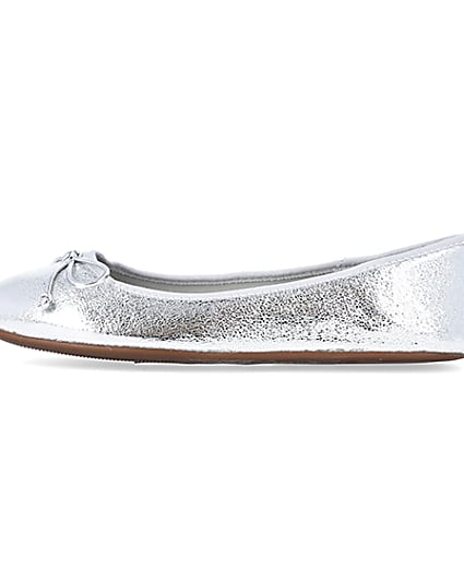 360 degree animation of product Silver bow ballet pumps frame-3