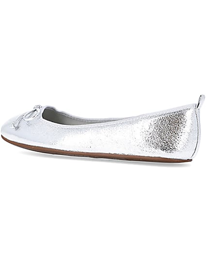 360 degree animation of product Silver bow ballet pumps frame-5