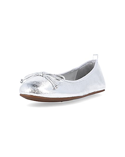 360 degree animation of product Silver bow ballet pumps frame-23