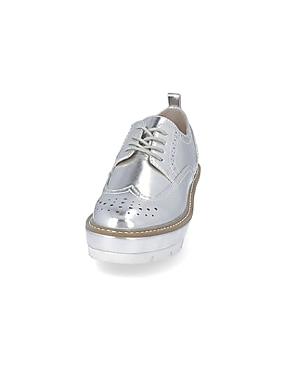 360 degree animation of product Silver lace-up flatform brogue shoes frame-22