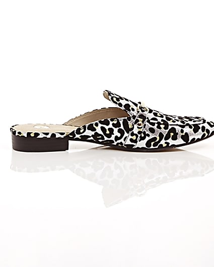 360 degree animation of product Silver leopard print backless loafers frame-10