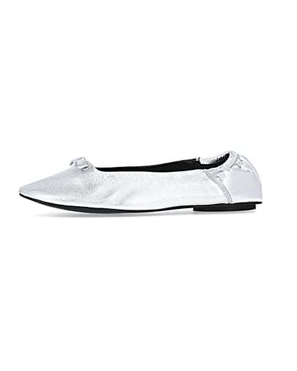 360 degree animation of product Silver metallic ballerina pumps frame-2